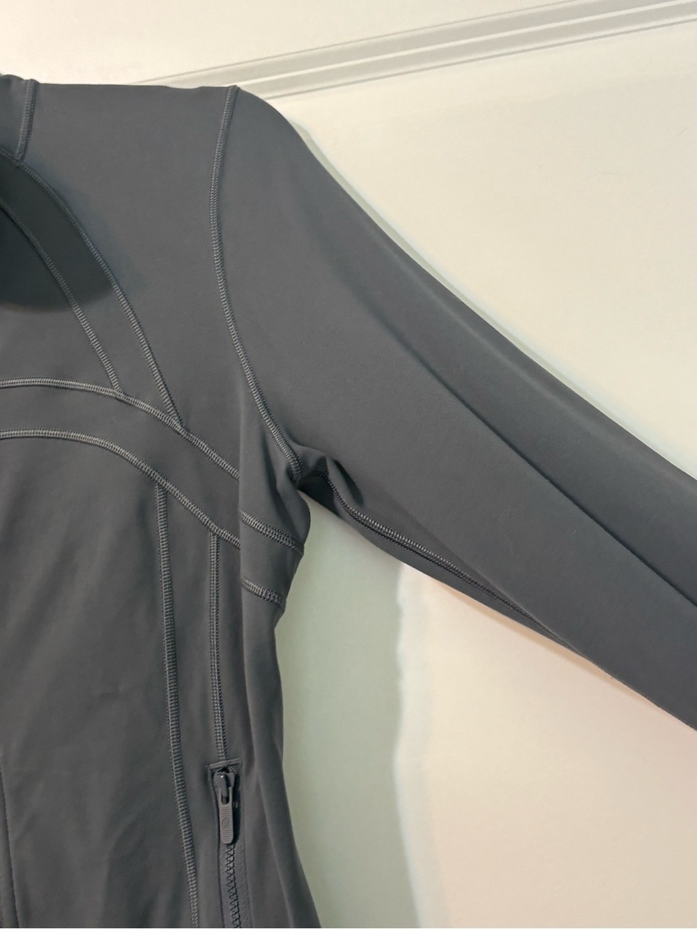 NWOT Women's Lululemon Athletica Slate Gray Define Jacket Nulu
Size 8 - Picture 7 of 9